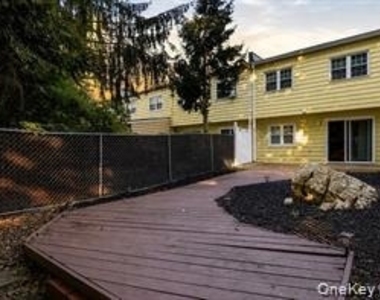 7 Roundtree Court - Photo Thumbnail 1