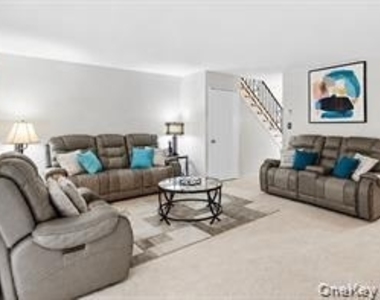 7 Roundtree Court - Photo Thumbnail 6