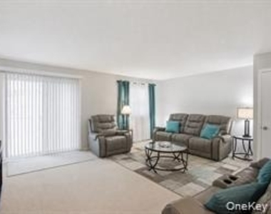 7 Roundtree Court - Photo Thumbnail 5