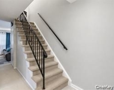7 Roundtree Court - Photo Thumbnail 8