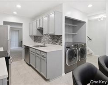 7 Roundtree Court - Photo Thumbnail 3