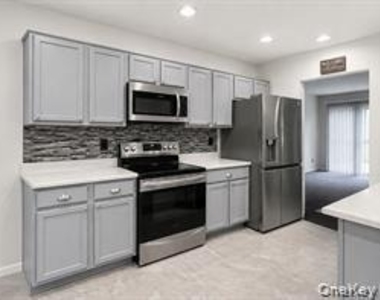 7 Roundtree Court - Photo Thumbnail 2