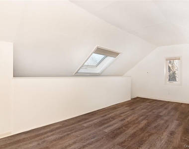 44 Ridge Street - Photo Thumbnail 11
