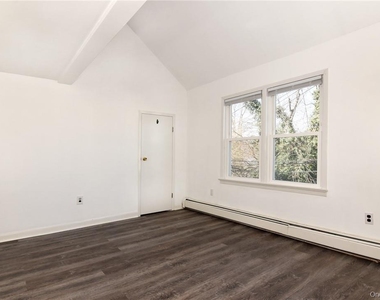 44 Ridge Street - Photo Thumbnail 3