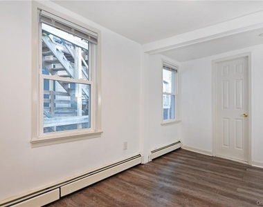 44 Ridge Street - Photo Thumbnail 8