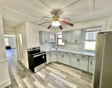 1346 Stanford Street - Photo Thumbnail 20