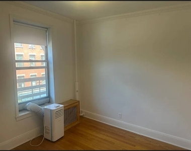 400 East 12th Street - Photo Thumbnail 3