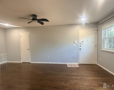 128 College Drive - Photo Thumbnail 4
