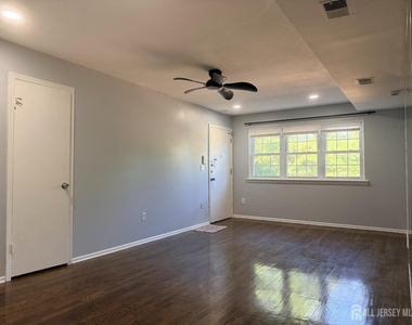 128 College Drive - Photo Thumbnail 3
