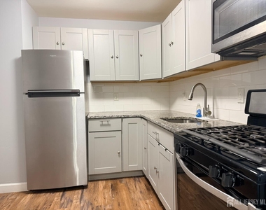 128 College Drive - Photo Thumbnail 1