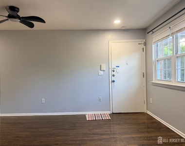 128 College Drive - Photo Thumbnail 2