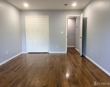 128 College Drive - Photo Thumbnail 9