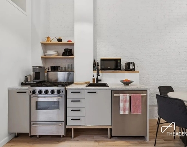 39 E 12th Street - Photo Thumbnail 2