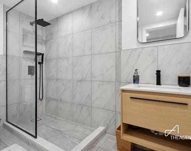 39 E 12th Street - Photo Thumbnail 4