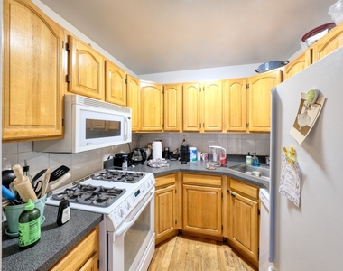 583 Warren Street - Photo Thumbnail 3