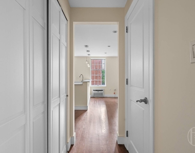 200 E 35th Street - Photo Thumbnail 5