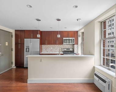 200 E 35th Street - Photo Thumbnail 3