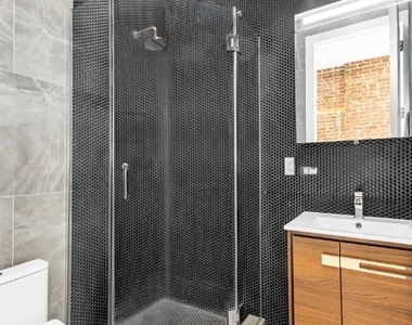 356 W 48th Street - Photo Thumbnail 11