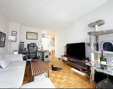 337 W 43rd Street - Photo Thumbnail 3