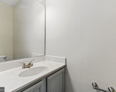 505 Knollwood Court - Photo Thumbnail 8
