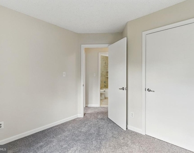 505 Knollwood Court - Photo Thumbnail 10