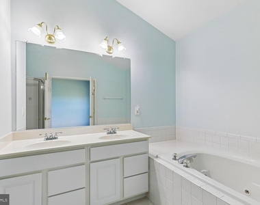 14240 Madrigal Drive - Photo Thumbnail 10
