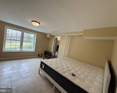 14696 Stratford Drive - Photo Thumbnail 10