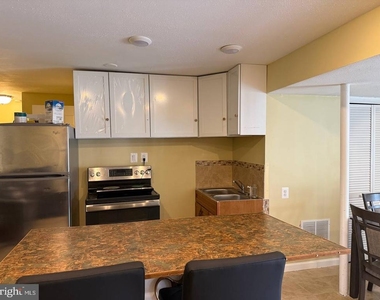 14696 Stratford Drive - Photo Thumbnail 8