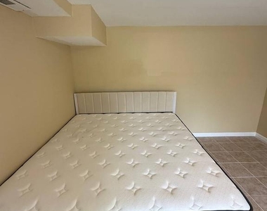 14696 Stratford Drive - Photo Thumbnail 11