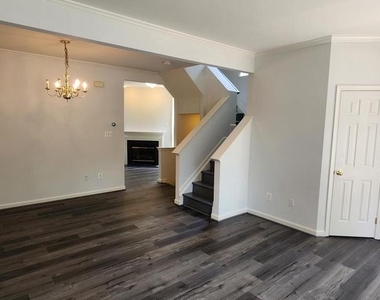 45512 Lakemont Square - Photo Thumbnail 2