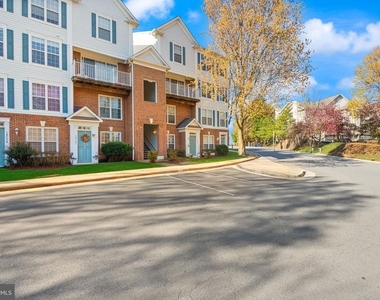 12739 Fair Crest Court - Photo Thumbnail 2