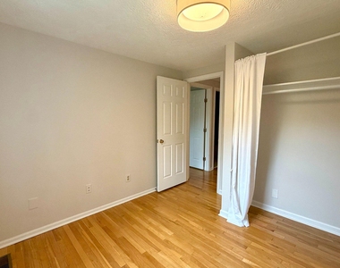 6812 Ericka Avenue - Photo Thumbnail 24