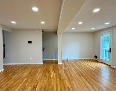 6812 Ericka Avenue - Photo Thumbnail 10