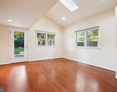 8509 Cyrus Place - Photo Thumbnail 12