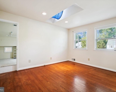 8509 Cyrus Place - Photo Thumbnail 16