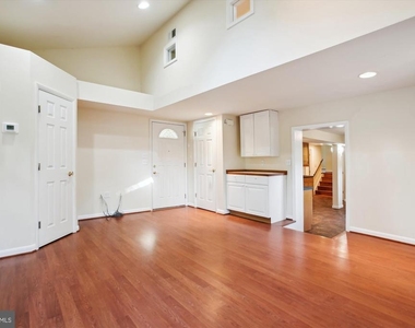 8509 Cyrus Place - Photo Thumbnail 14