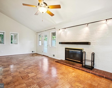8509 Cyrus Place - Photo Thumbnail 5