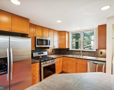 8509 Cyrus Place - Photo Thumbnail 7