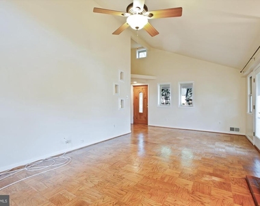 8509 Cyrus Place - Photo Thumbnail 6