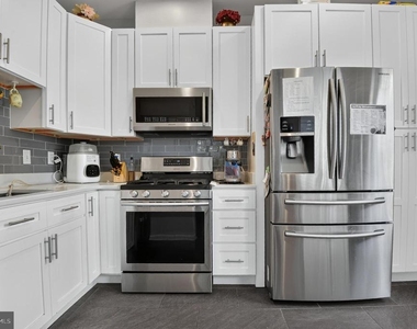 2921 Deer Hollow Way - Photo Thumbnail 3