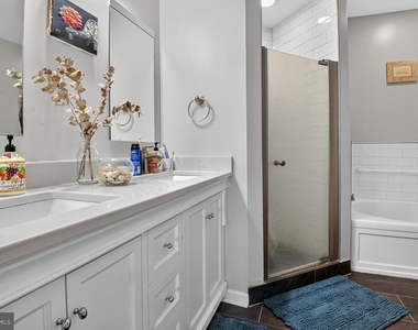 2921 Deer Hollow Way - Photo Thumbnail 14