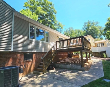 8925 Falling Creek Court - Photo Thumbnail 9
