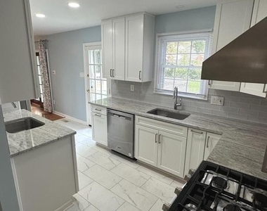 13524 Ellendale Drive - Photo Thumbnail 5