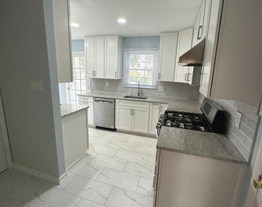 13524 Ellendale Drive - Photo Thumbnail 4