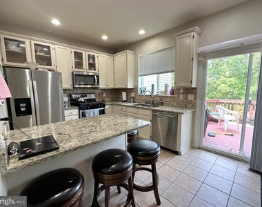 2386 Woodland Pond Lane - Photo Thumbnail 7