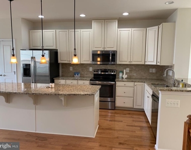 9022 Randolph Circle - Photo Thumbnail 7