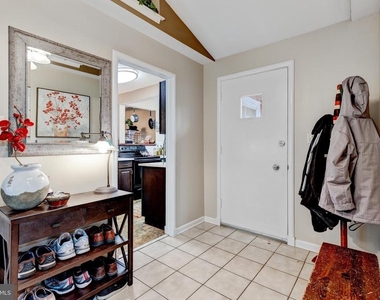 9920 Pinehurst Avenue - Photo Thumbnail 6