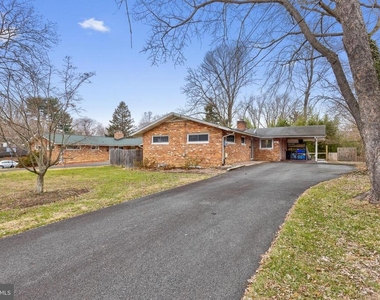 9920 Pinehurst Avenue - Photo Thumbnail 2