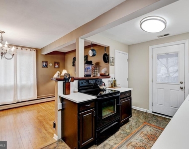 9920 Pinehurst Avenue - Photo Thumbnail 11