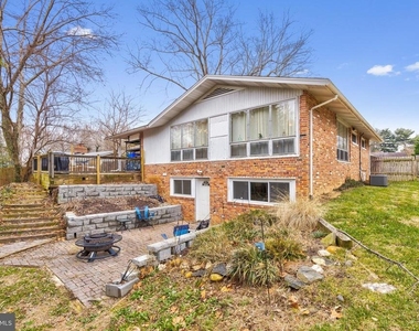 9920 Pinehurst Avenue - Photo Thumbnail 4